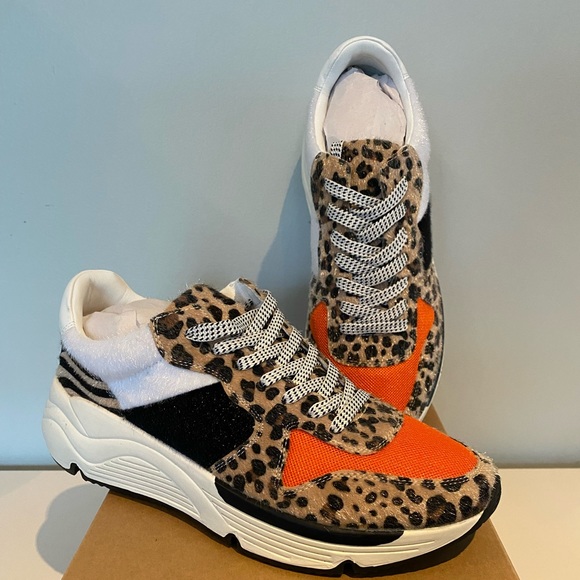 White Raven Willow SPICE LEOPARD RUNNING SNEAKER - Picture 2 of 7